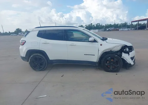 2017 Jeep New Compass Latitude 4X4 z USA, uszkodzony, nr VIN 3C4NJDBB6HT641838